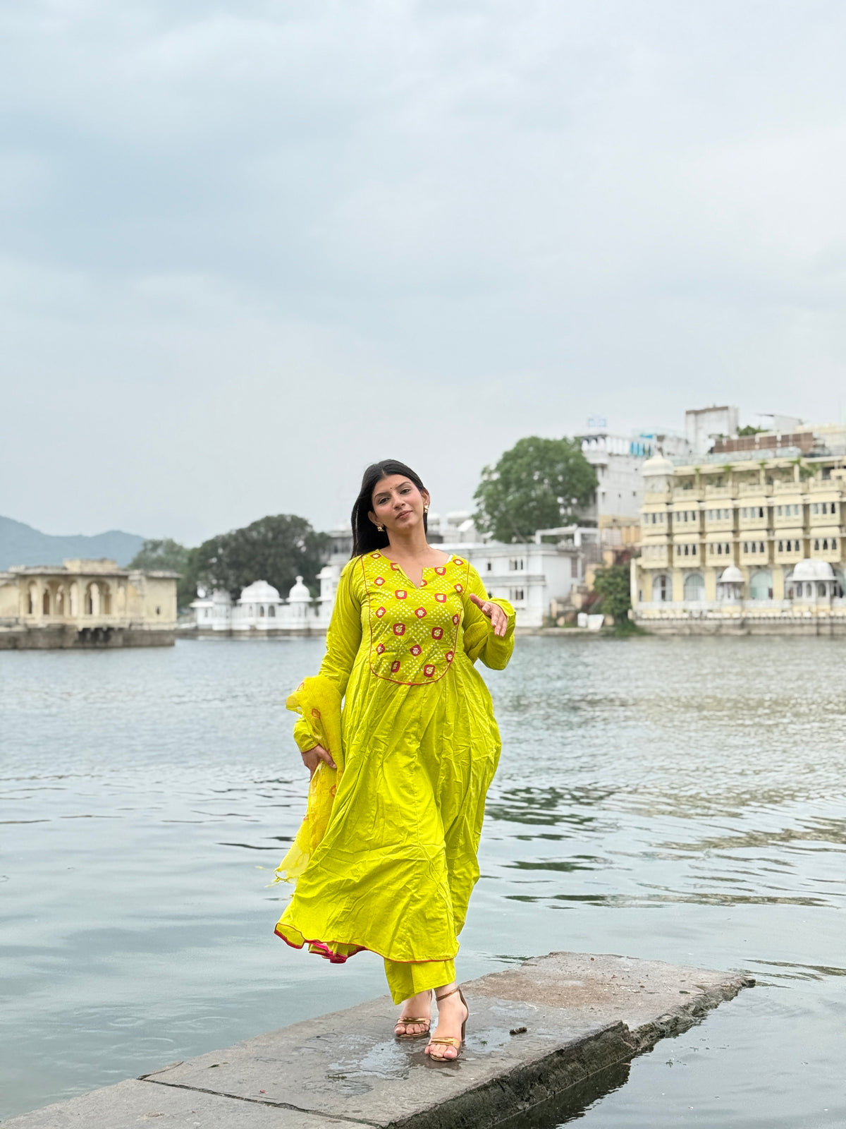 GREEN BANDHEJ SUIT SET