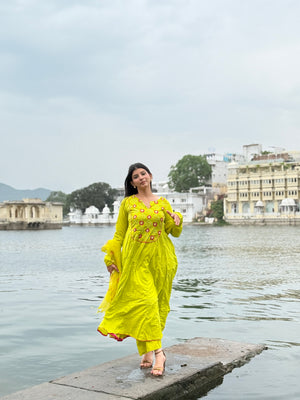 GREEN BANDHEJ SUIT SET