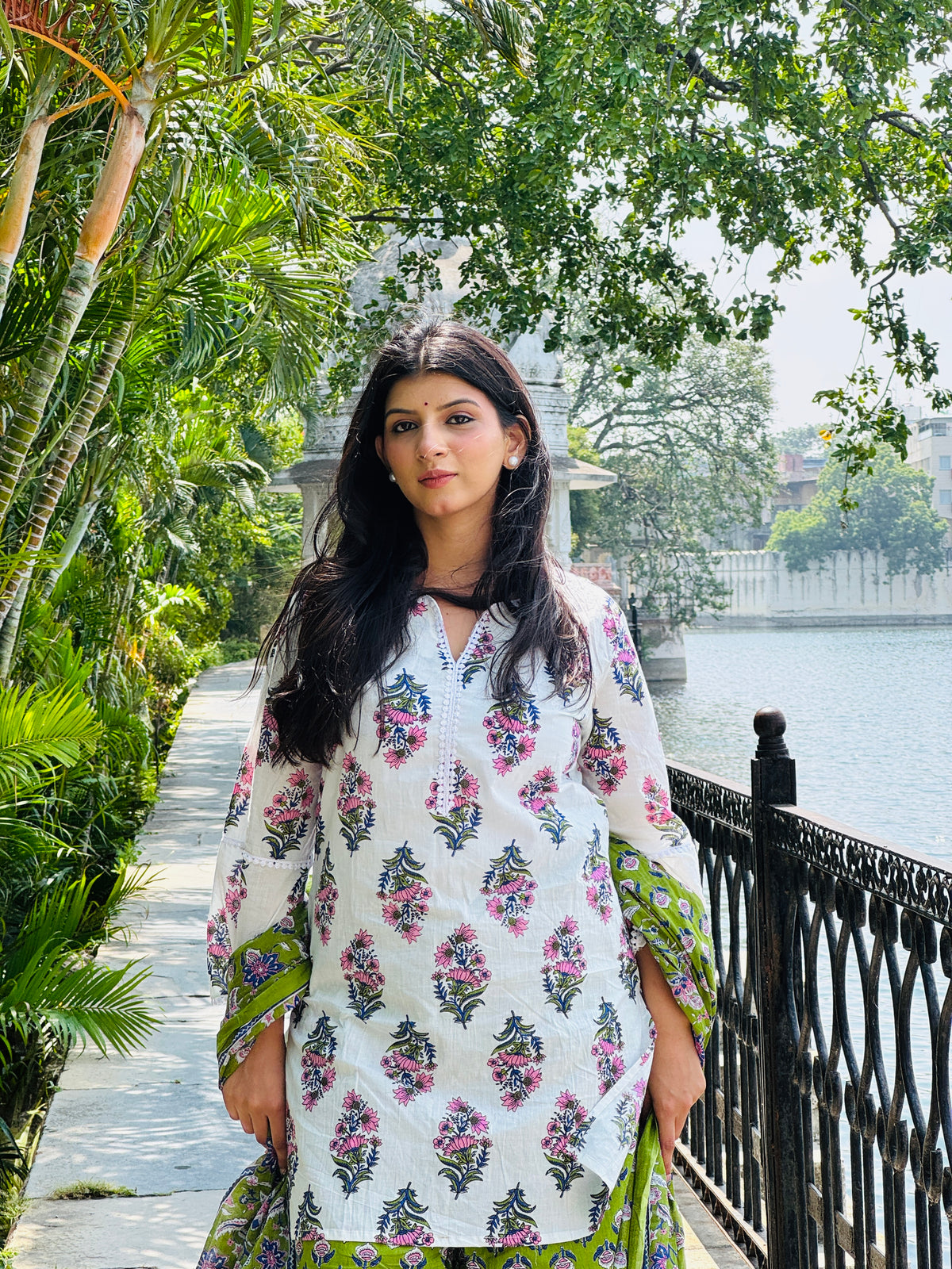 WHITE GREEN FARSHI SUIT SET