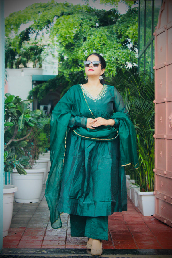 Green Chanderi V Neck Solid Kurta Set for Women