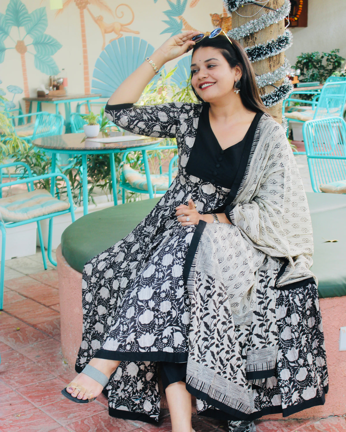 BLACK ROOPWATI SUIT SET
