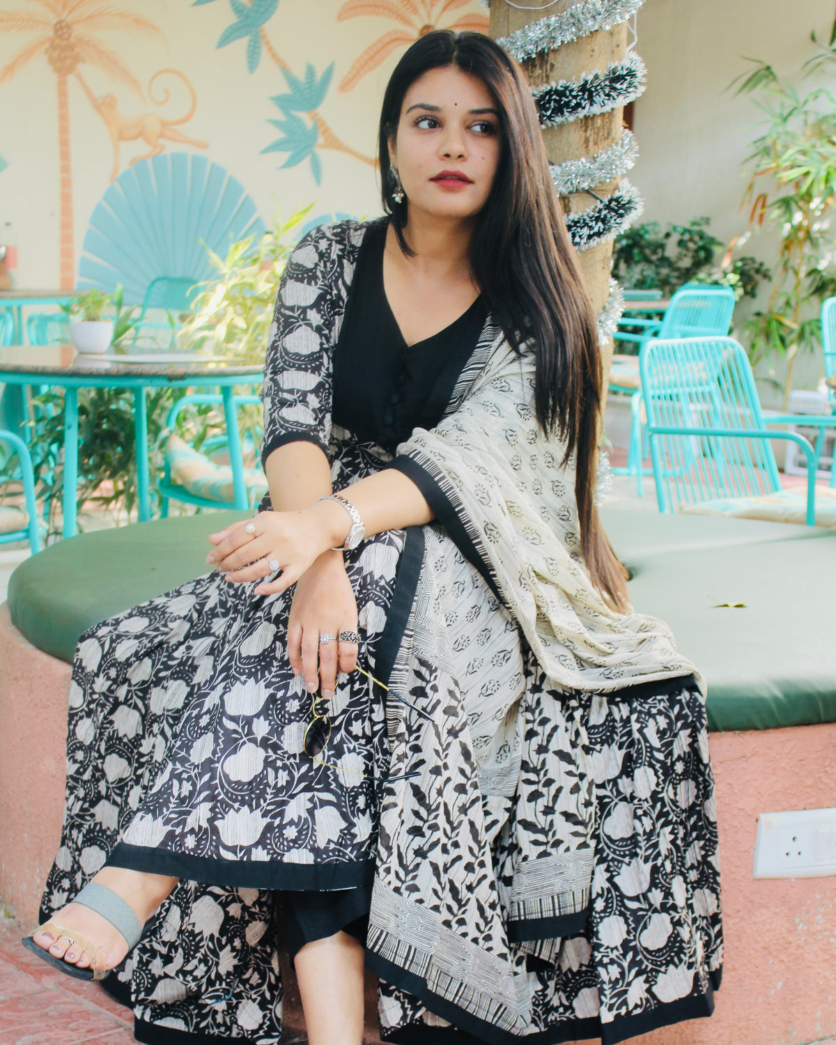 BLACK ROOPWATI SUIT SET