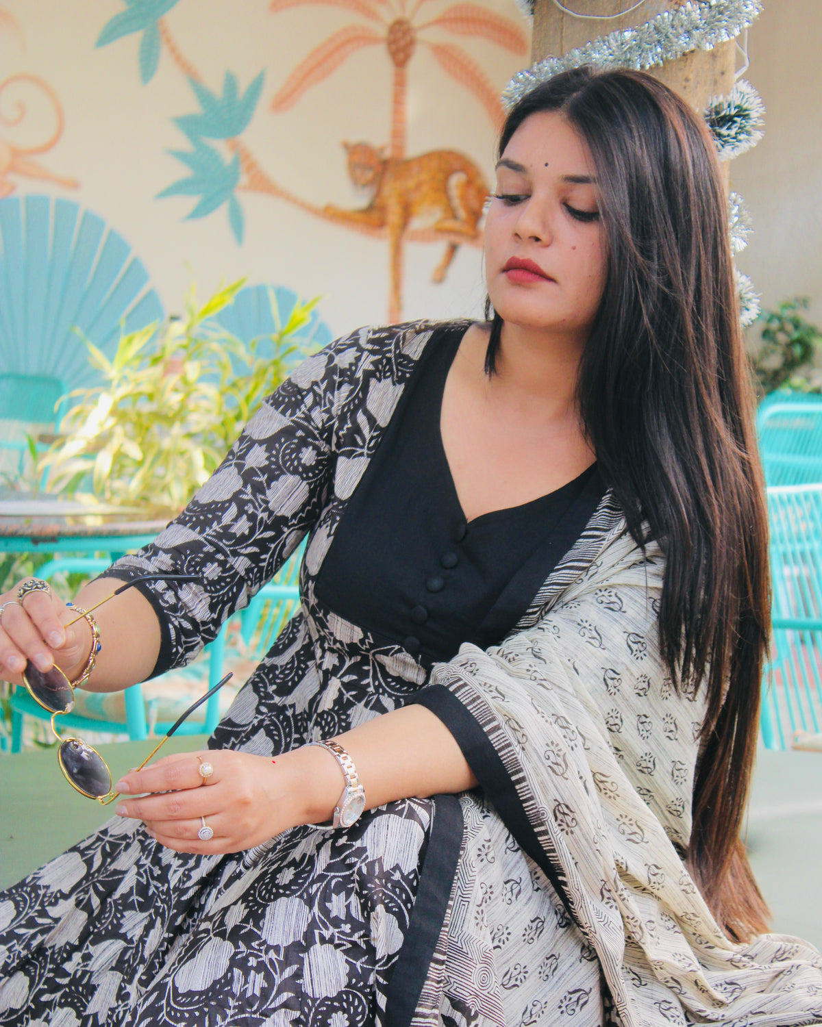 BLACK ROOPWATI SUIT SET