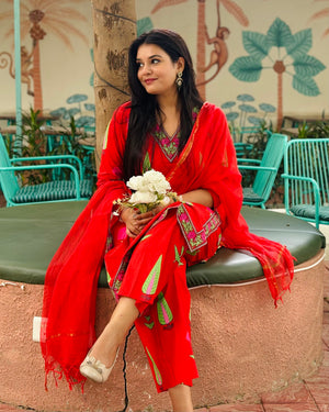 Red Leaf Border Suit Set