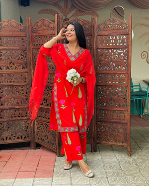 Red Leaf Border Suit Set