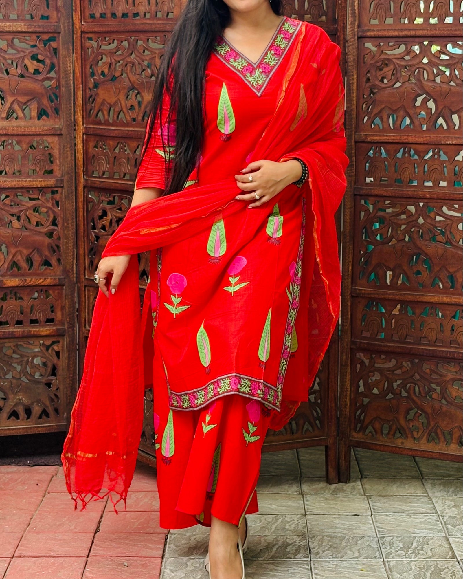 Red Leaf Border Suit Set