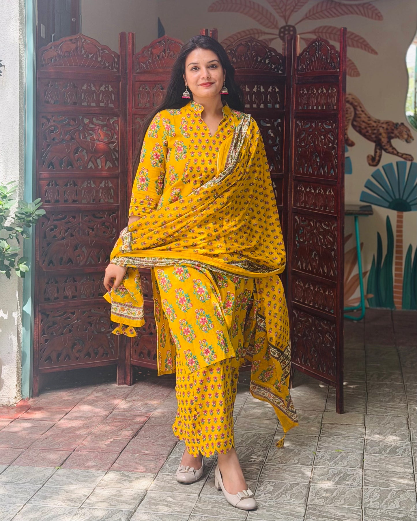 Yellow Collar Buta suit set