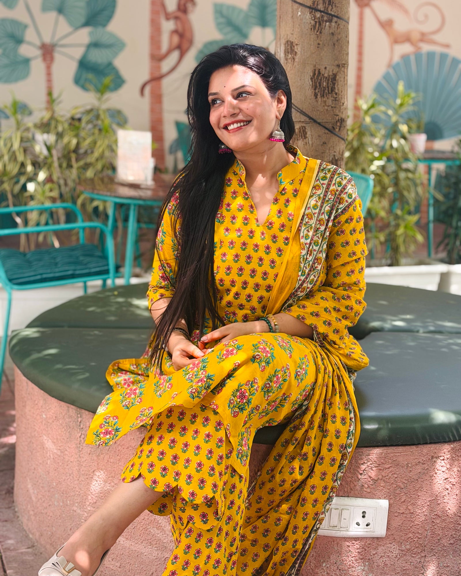 Yellow Collar Buta suit set
