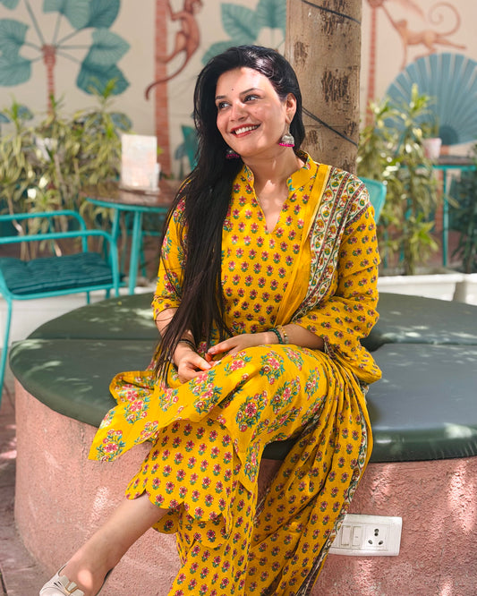 Yellow Collar Buta suit set